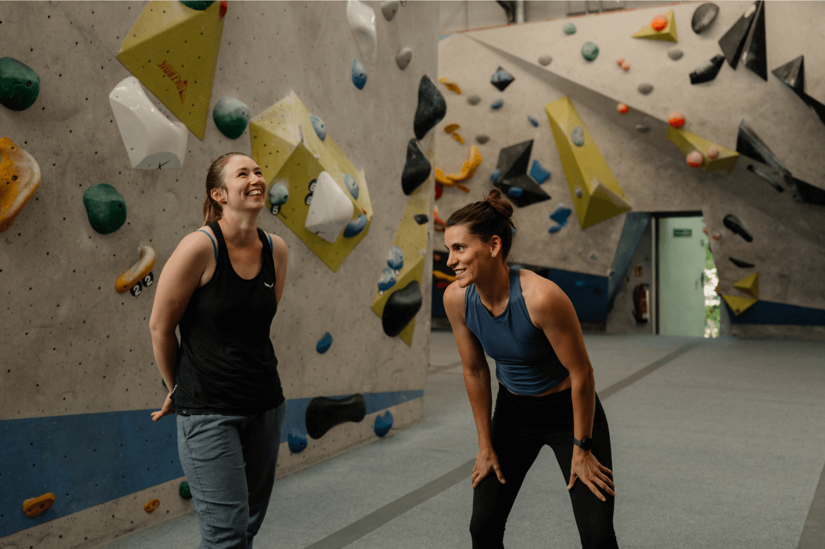Klettermamas in der Boulderhalle, Bouldern nach Schwangerschaft, Bouldern nach Geburt