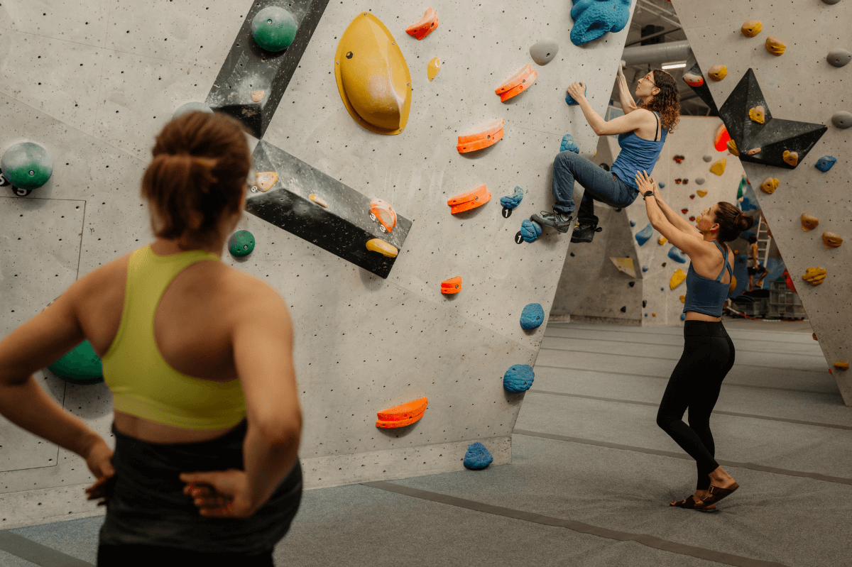 Klettermama beim Bouldern, Bouldern nach der Schwangerschaft, Rückbildung
